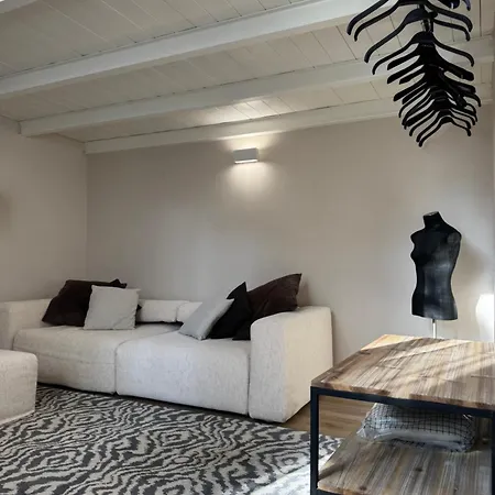 Historical House 1909 * ميلان
